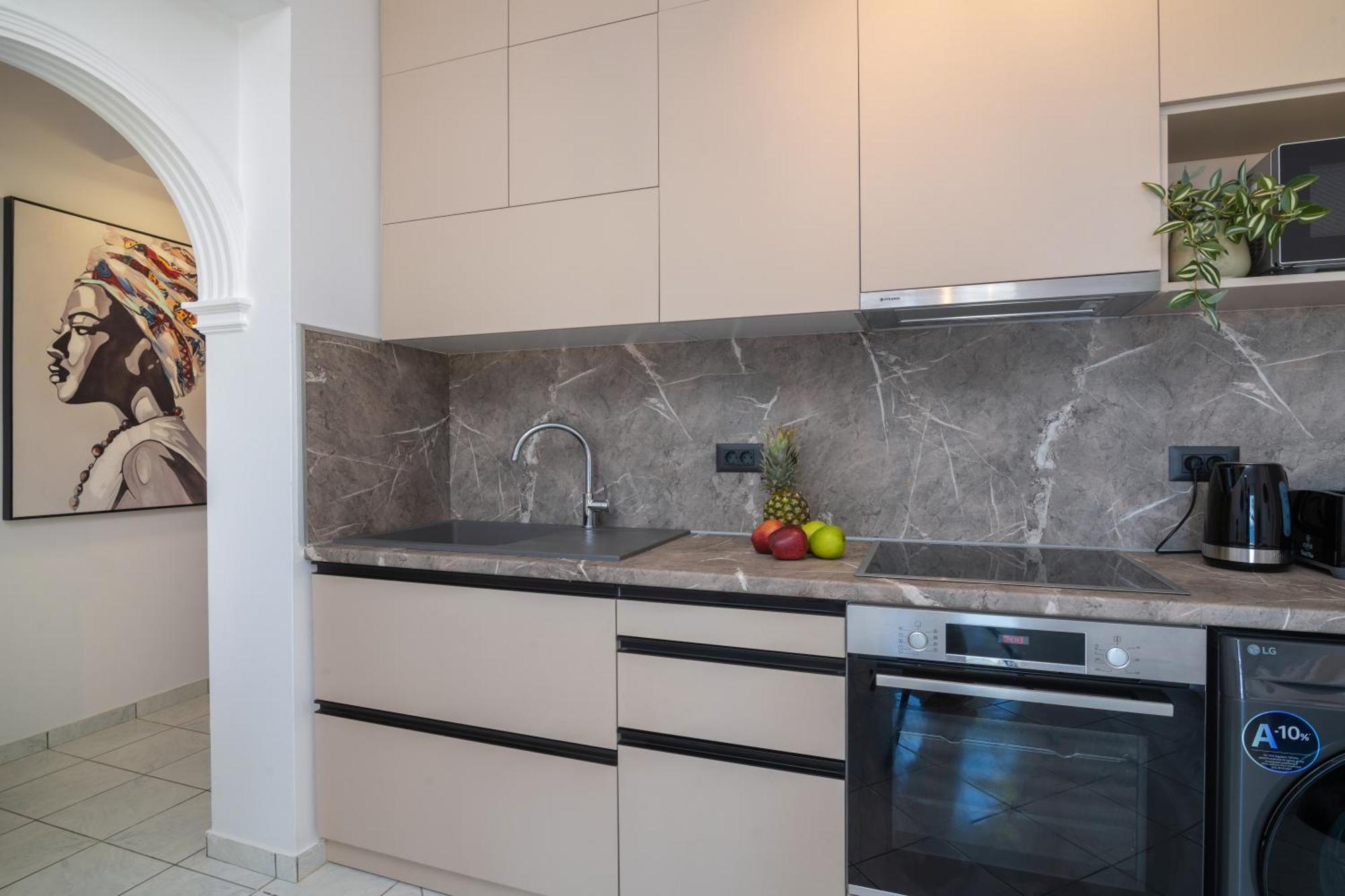 Swan Apartment *